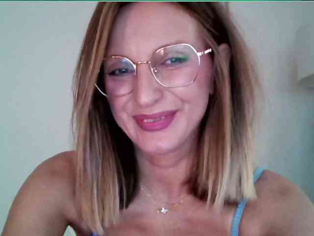 RachellaFox webcam