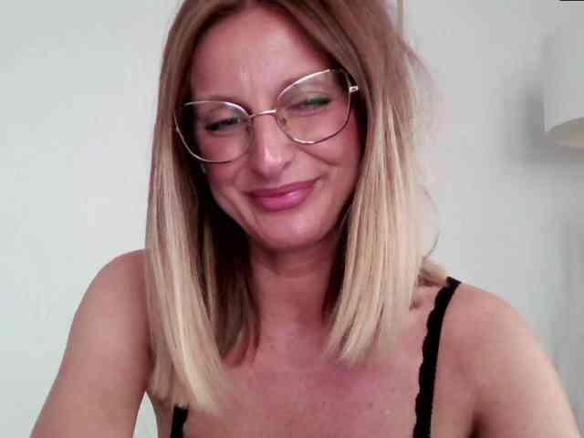 RachellaFox webcam