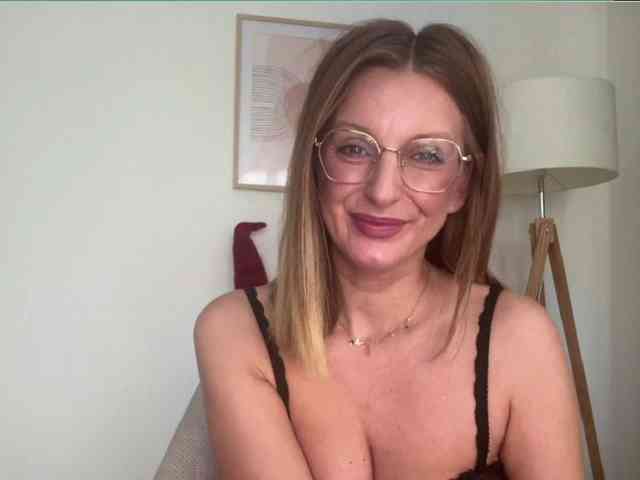 RachellaFox webcam