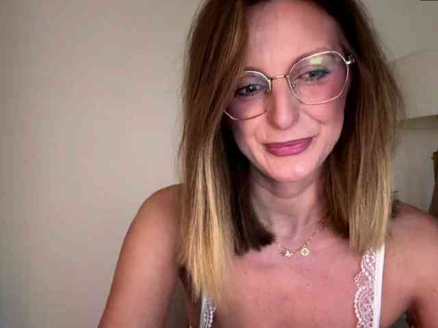 RachellaFox webcam