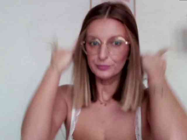 RachellaFox webcam