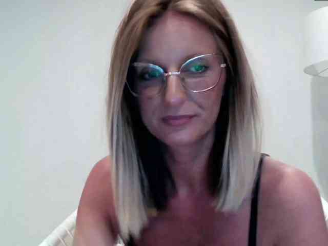 RachellaFox webcam