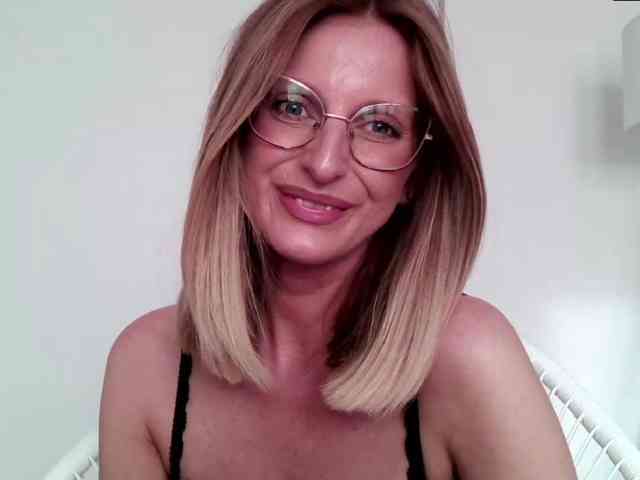 RachellaFox webcam