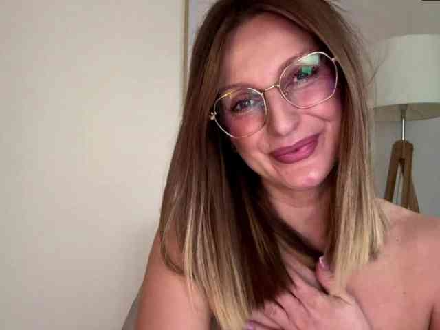 RachellaFox webcam