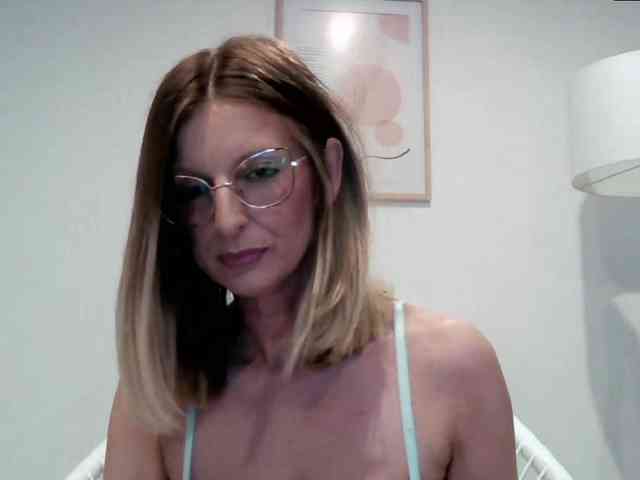 RachellaFox webcam