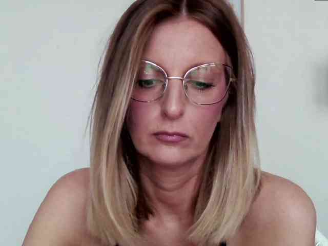 RachellaFox webcam
