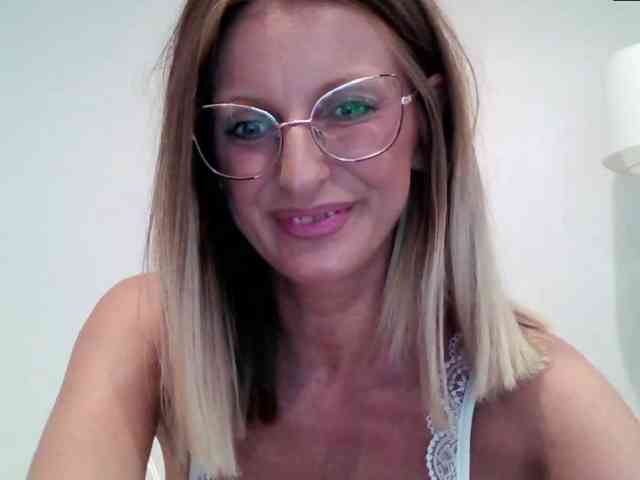 RachellaFox webcam