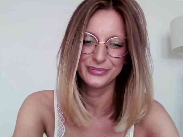RachellaFox webcam