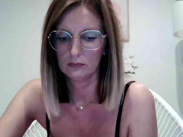 RachellaFox webcam