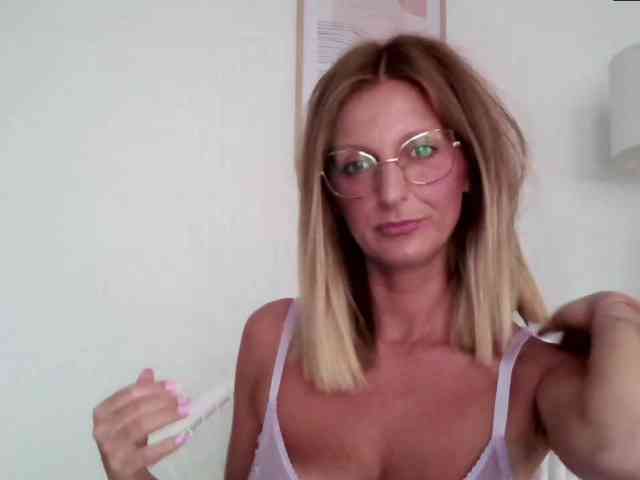 RachellaFox webcam