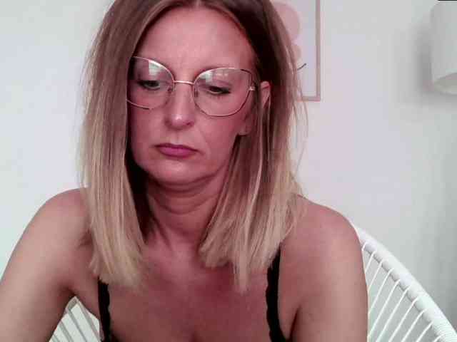 RachellaFox webcam