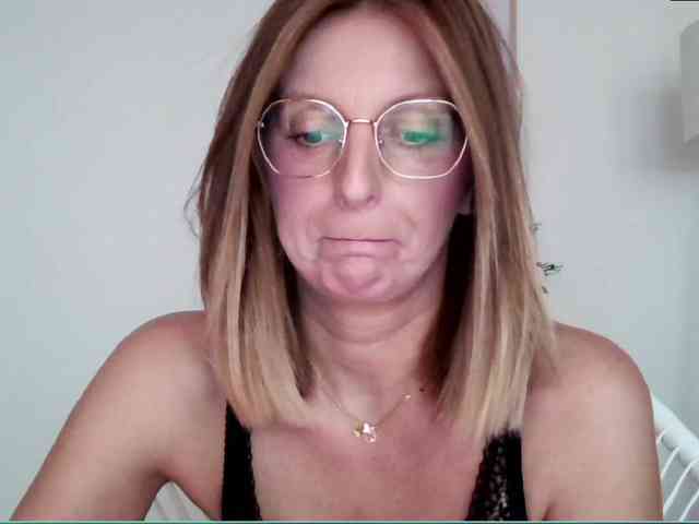 RachellaFox webcam