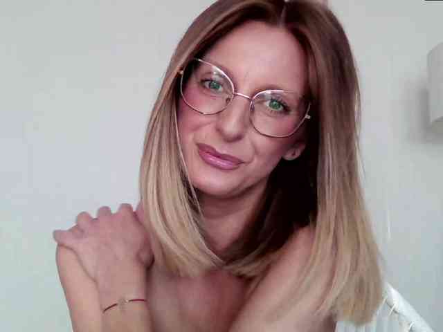 RachellaFox webcam