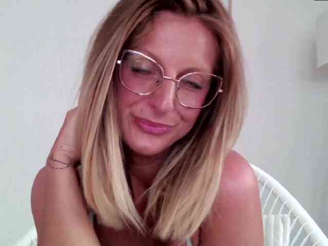 RachellaFox webcam