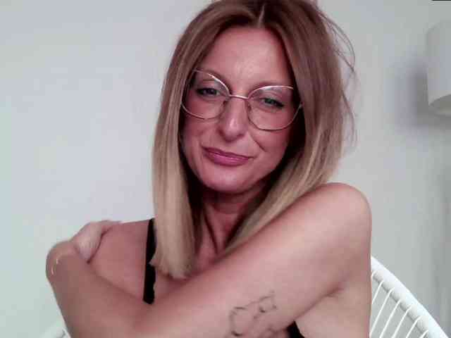 RachellaFox webcam
