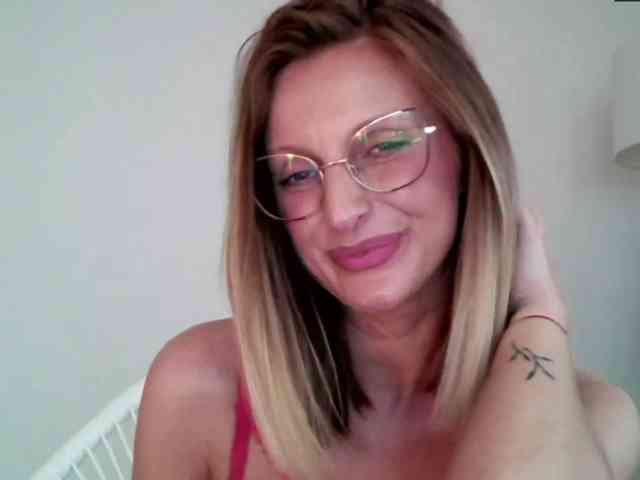 RachellaFox webcam