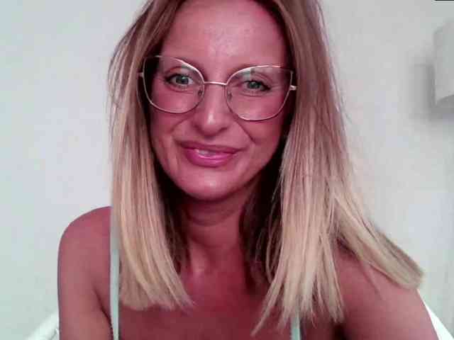 RachellaFox webcam