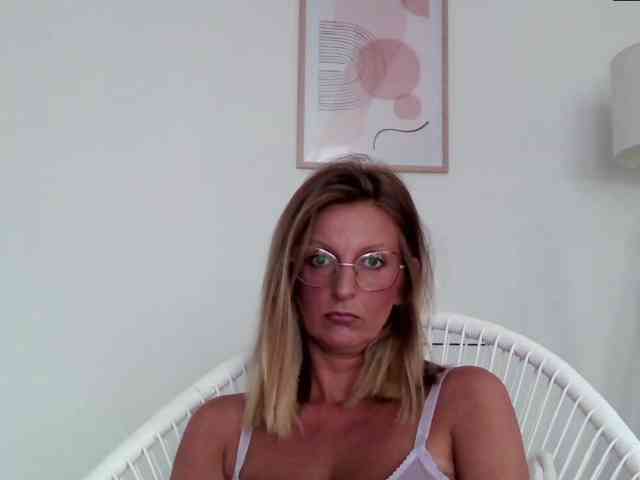 RachellaFox webcam