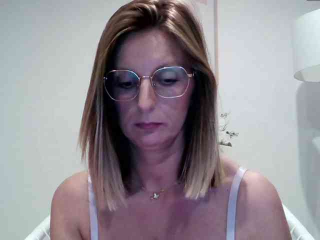 RachellaFox webcam