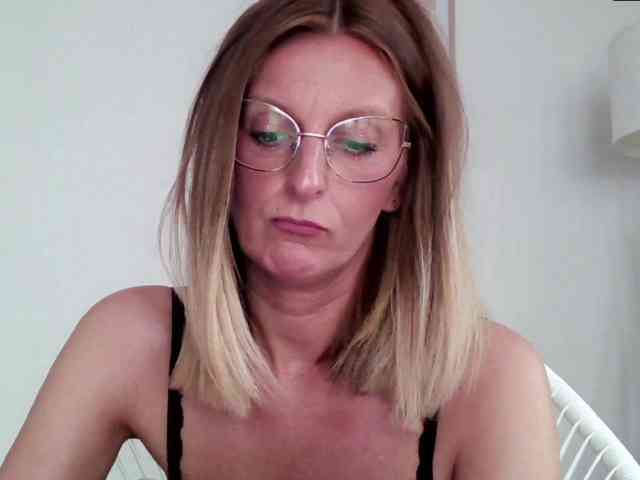 RachellaFox webcam