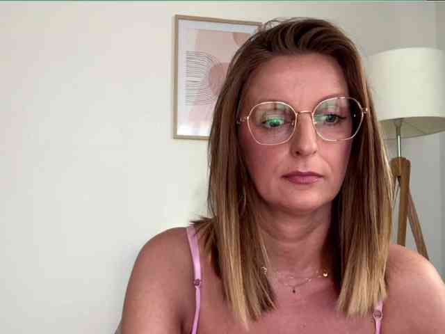 cam live RachellaFox