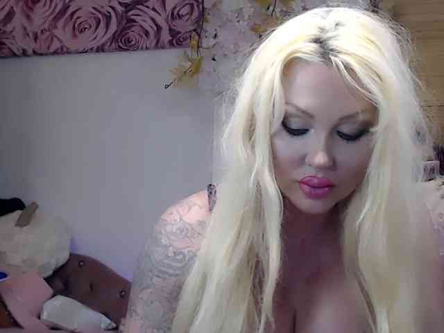 ElyinkPornsta webcam