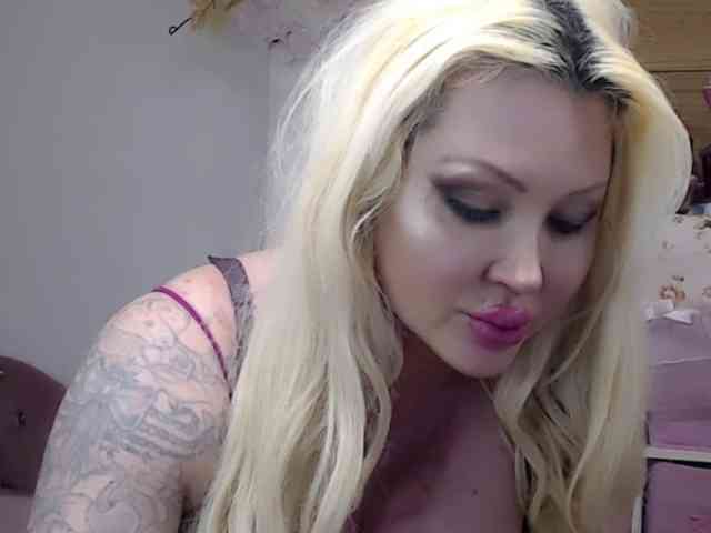 ElyinkPornsta webcam