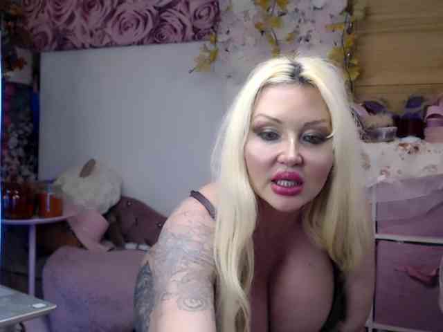 ElyinkPornsta Live Webcam on BongaCams