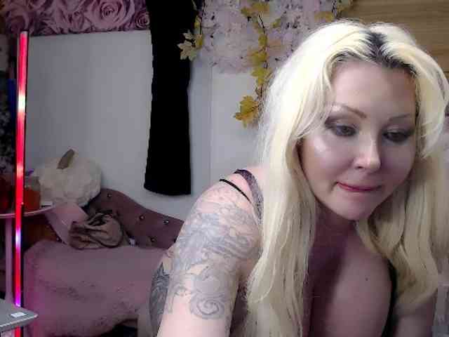 ElyinkPornsta webcam