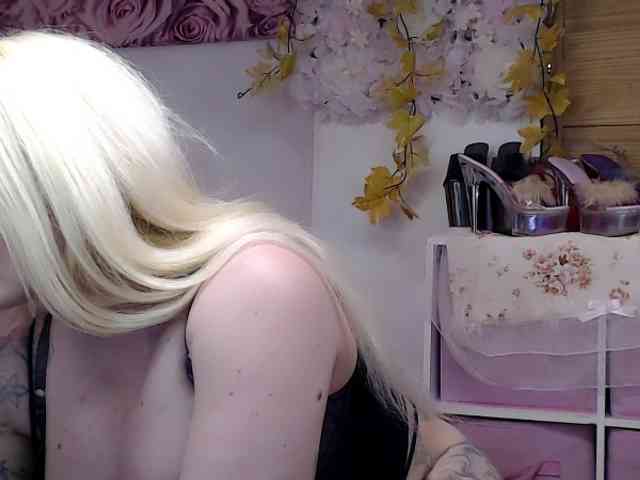 ElyinkPornsta webcam