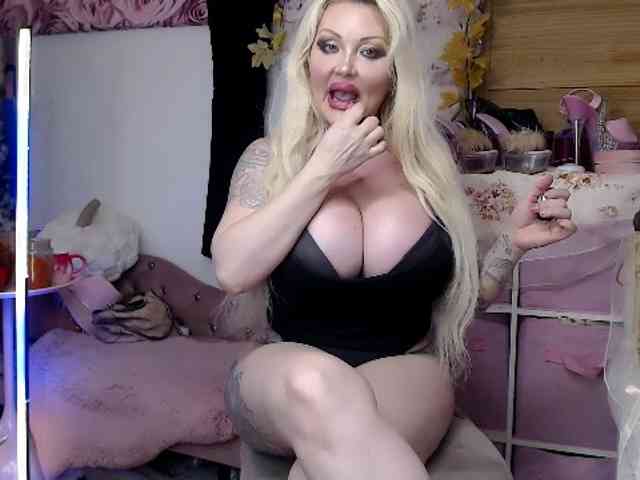 ElyinkPornsta webcam