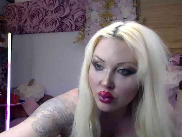 ElyinkPornsta webcam