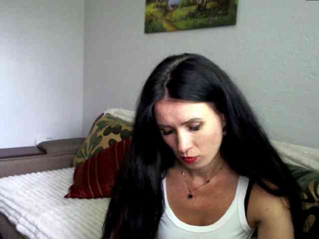 MilfLunna webcam