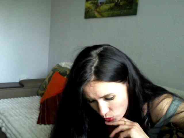 MilfLunna webcam