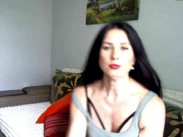 MilfLunna webcam