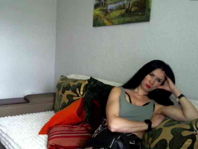 MilfLunna webcam