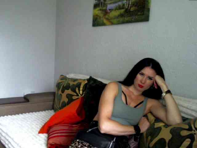 MilfLunna webcam