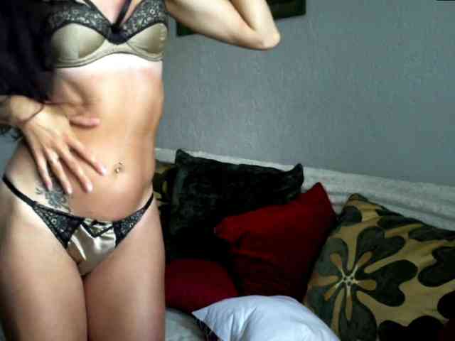 MilfLunna webcam