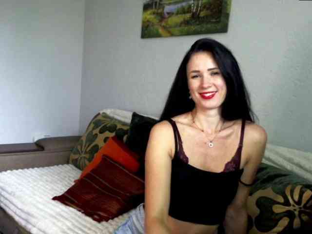 MilfLunna webcam