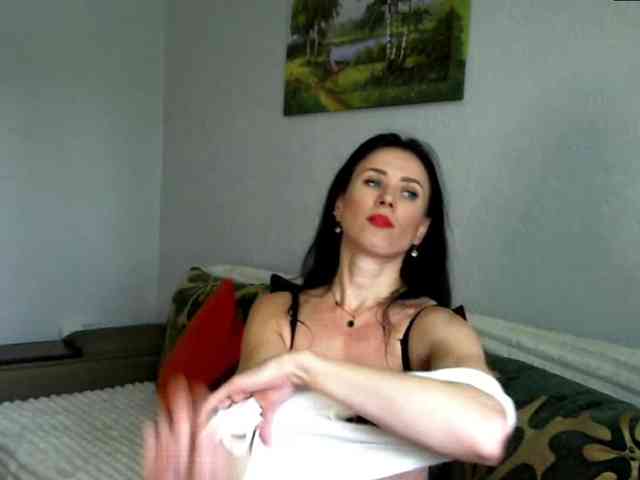 MilfLunna webcam