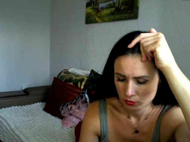 MilfLunna webcam
