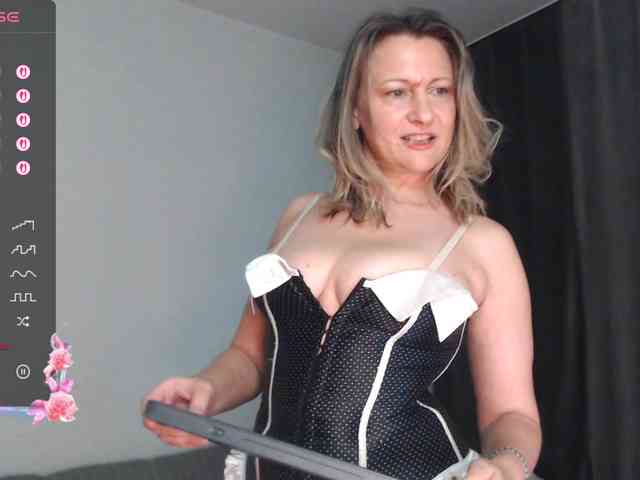 LoveSuperGerl webcam