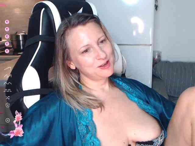 LoveSuperGerl webcam