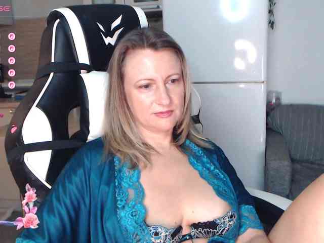 LoveSuperGerl webcam