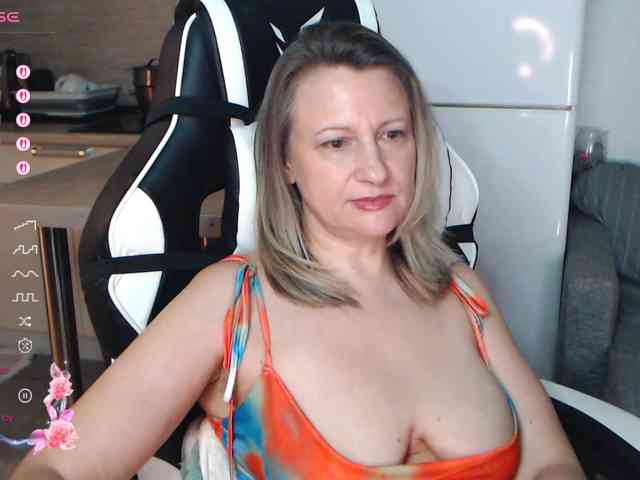 LoveSuperGerl webcam