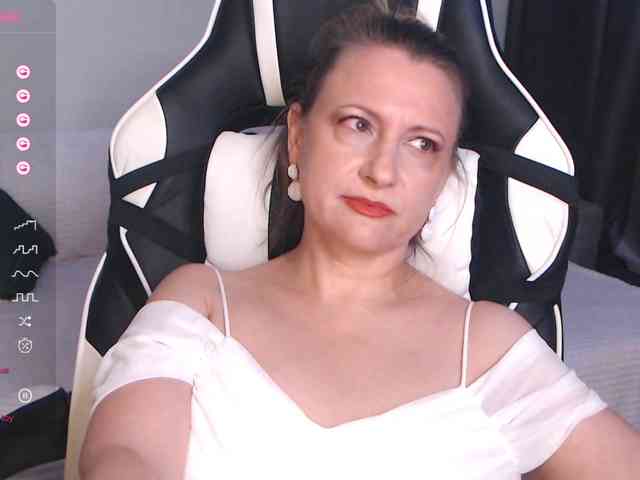 LoveSuperGerl webcam