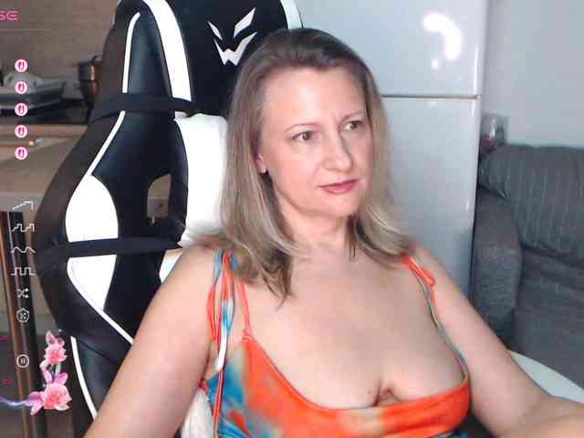 LoveSuperGerl webcam