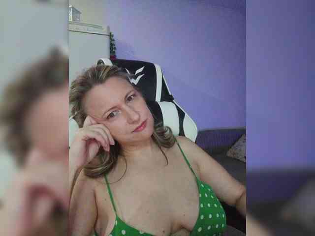 LoveSuperGerl webcam