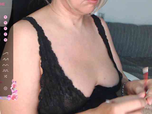 LoveSuperGerl webcam