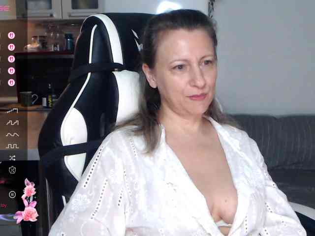 LoveSuperGerl webcam